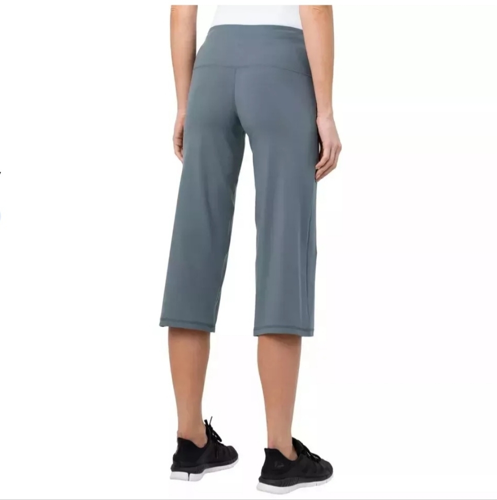 Tuff Athletics Women's Vida Capri Pants, Green (Balsam), Size S